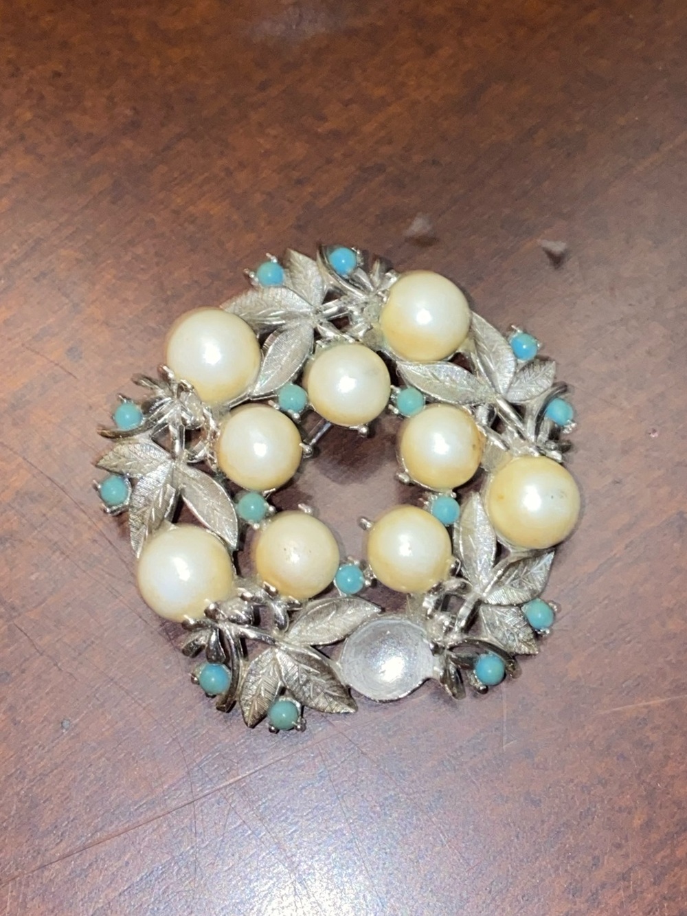Vintage Sarah Coventry 1961 Alaskan Summer Pearl Wreath Brooch